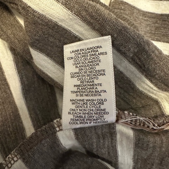 Daisy Fuentes XL Grey & White Striped Long-Sleeve Tee/Lightweight Sweatshirt - Picture 5 of 5